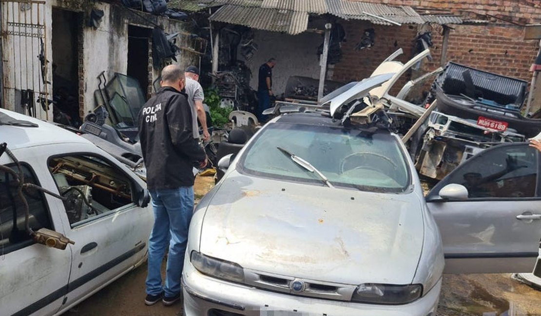 Operação da polícia fecha desmanche de carros em Maceió