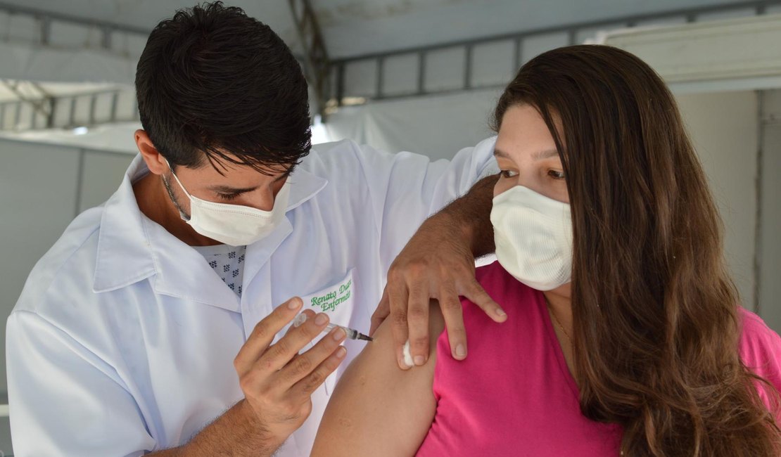 Alagoas aplicou 2.851.408 doses das vacinas contra covid-19