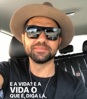 Cantor da banda Chicana morre em acidente de carro na Bahia