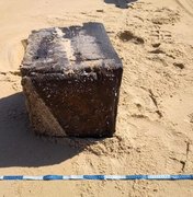 Ex-funcionário de empresa de pneus diz saber o que são as 'caixas misteriosas' que aparecem em praias