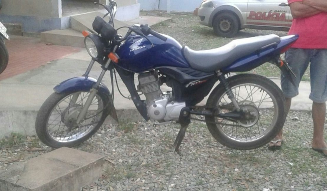 Polícia recupera moto roubada no Agreste