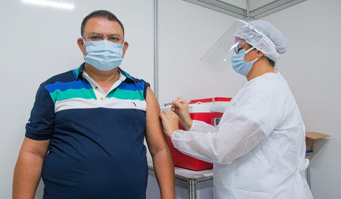 Arapiraca aguarda a chegada de vacinas para retomar aplicação da 1ª dose