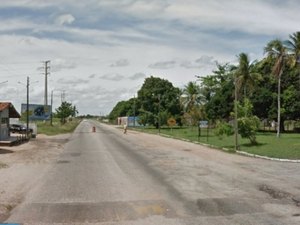 Homem de moto bate em poste e morre em rodovia de Penedo