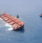 Ibama encontra óleo ao redor de navio encalhado na costa do Maranhão