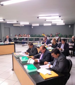 Vereadores aprovam apenas 5% da suplementação orçamentária solicitada pela prefeita Fabiana Pessoa