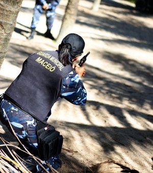 Guardas Municipais fazem treinamento com a PF para instrução de tiro