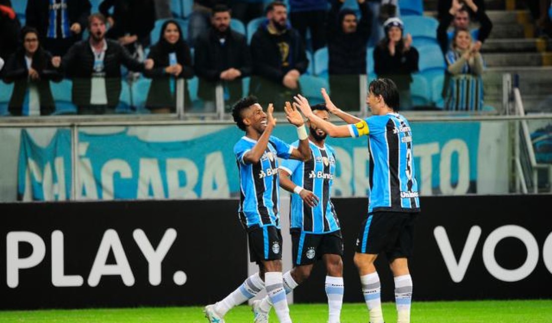 Com gol de Cortez aos 40 minutos do segundo tempo, Grêmio vence o Bahia 