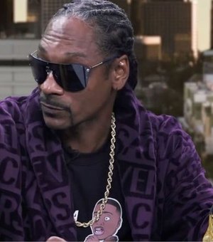 Snoop Dogg revela que contratou um 'bolador profissional' de maconha para acompanha-lo