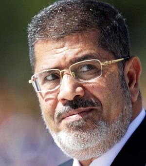 Ex-presidente do Egito é condenado a prisão perpétua