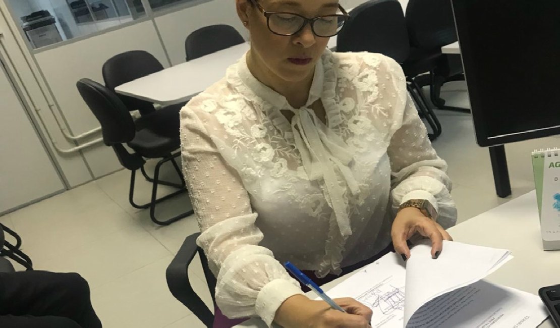 Tainá Veiga assina TAC para construção e manutenção de casa de passagem no Agreste