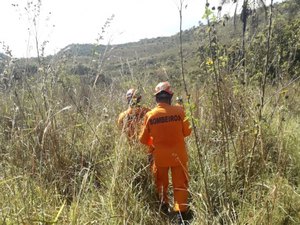 De helicóptero, bombeiros realizam buscas por idoso que saiu para pescar e está desaparecido em Penedo