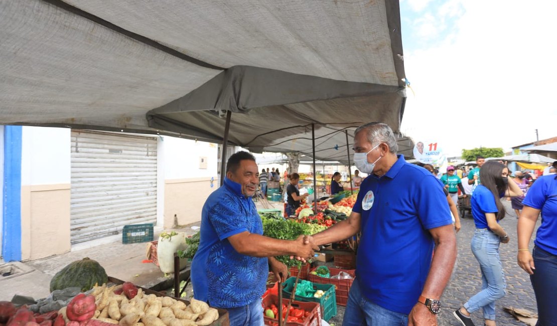 Tarcizo Freire, candidato a prefeito de Arapiraca, visita tradicional feira do bairro Brasília
