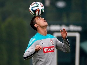 Sem limitações, Cristiano Ronaldo treina normalmente com seleção de Portugal