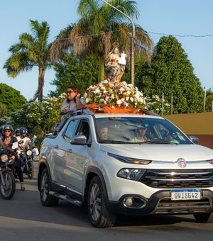 Arapiraca celebra início das festividades da padroeira da cidade com carreata para nossa senhora do bom conselho