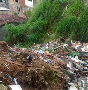 Casa desmorona em Maceió e criança morre nos destroços