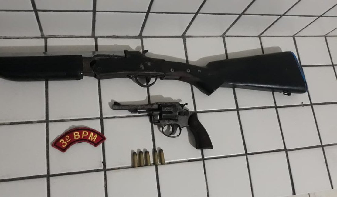 Taxista e passageiro são pegos com armas de fogo na AL 110