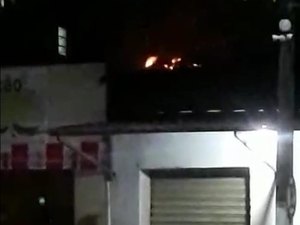 Incêndio em padaria chama a atenção de populares em São José da Laje