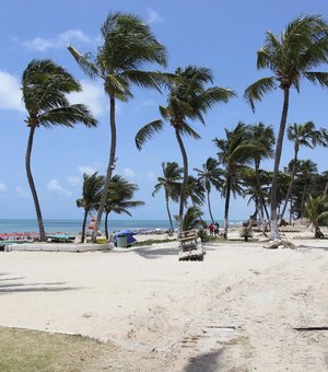 Praias do litoral alagoano apresentam 10 trechos impróprios para banho