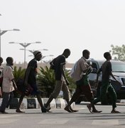 Libertados de sequestro, estudantes nigerianos voltam para casa