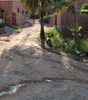 Moradores de comunidade de Maragogi sofrem com falta de pavimentação