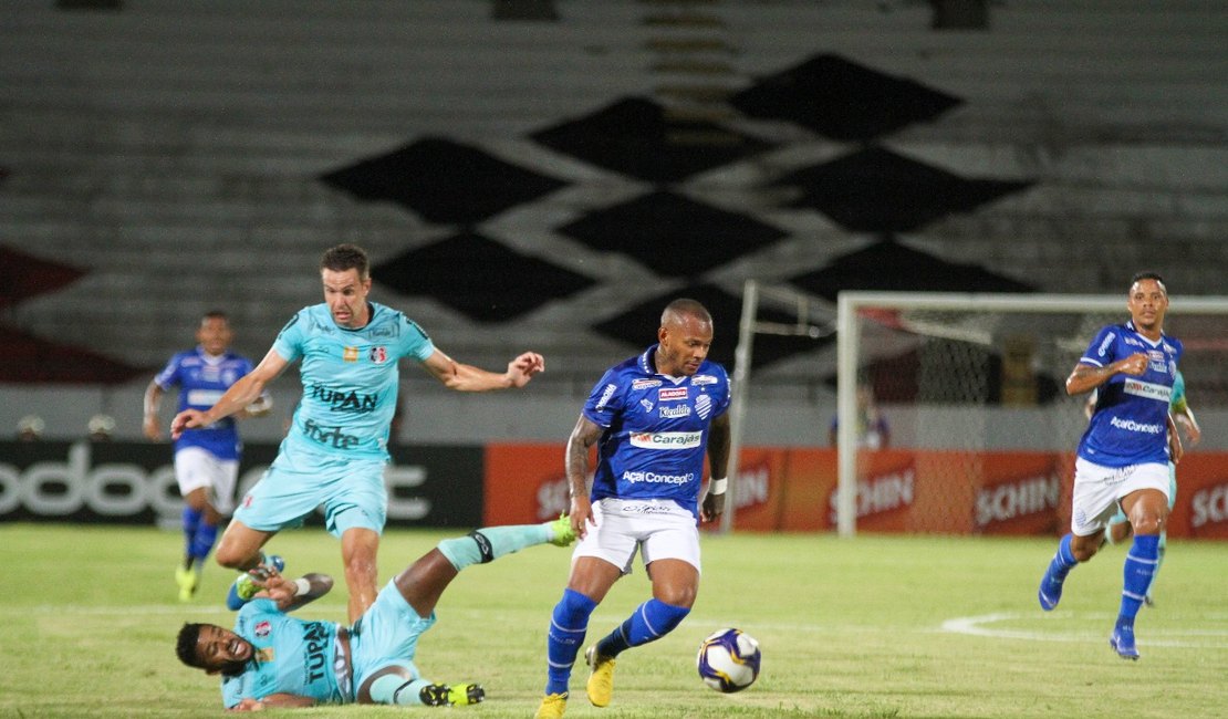 CSA dispensa dois atacantes estrangeiros