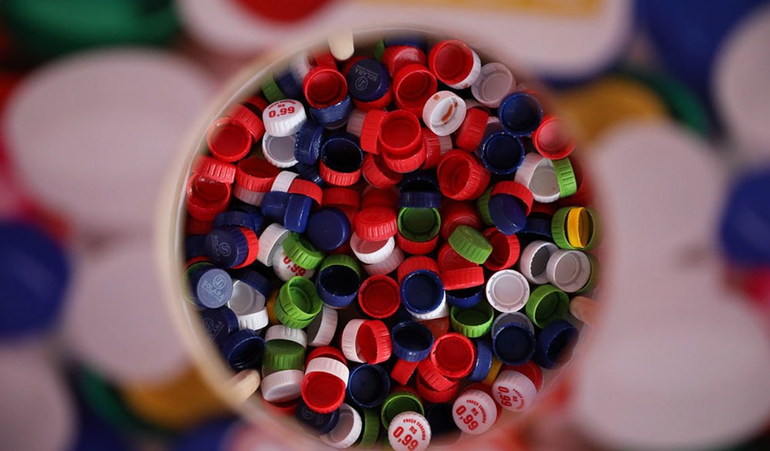 Doe tampinhas: Alagoas é o 3º Estado que mais recicla tampas de plástico no país