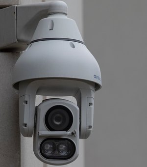 Homem é acusado de instalar câmeras no banheiro para observar filhas e enteada