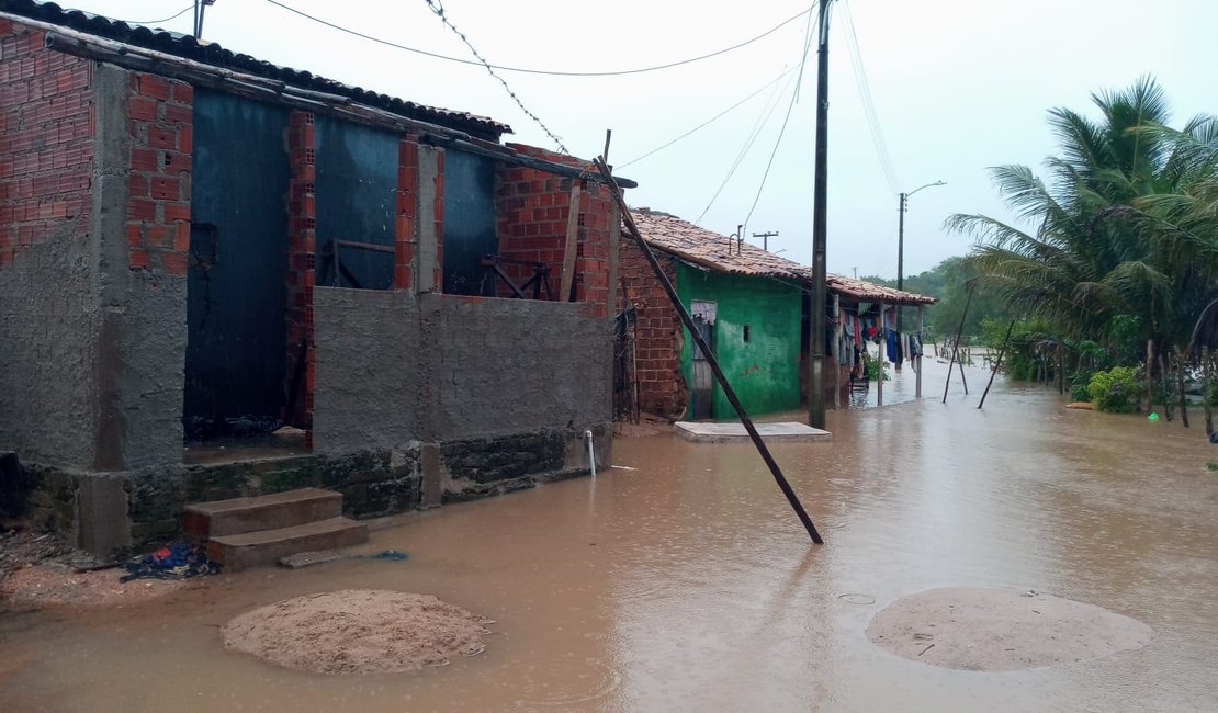 [Vídeo] Rio Perucaba volta a transbordar e preocupa moradores do bairro Olho d`Água dos Cazuzinhas