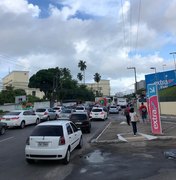 Colisão provoca congestionamento na Av. Gustavo Paiva, em Maceió