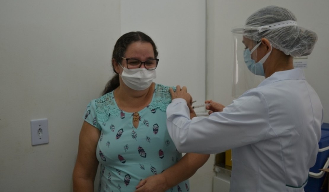 Pacientes renais e adultos com síndrome de Down estão incluídos na nova fase da vacinação em Alagoas
