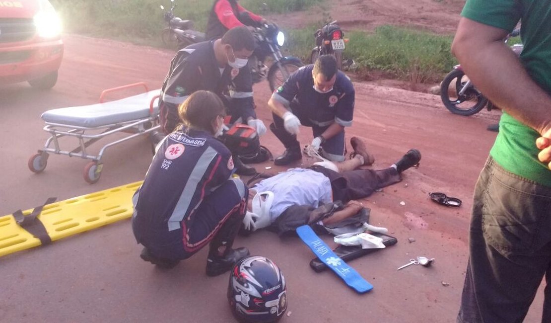 Vídeo: Motociclista sofre acidente após colidir contra animal solto em pista