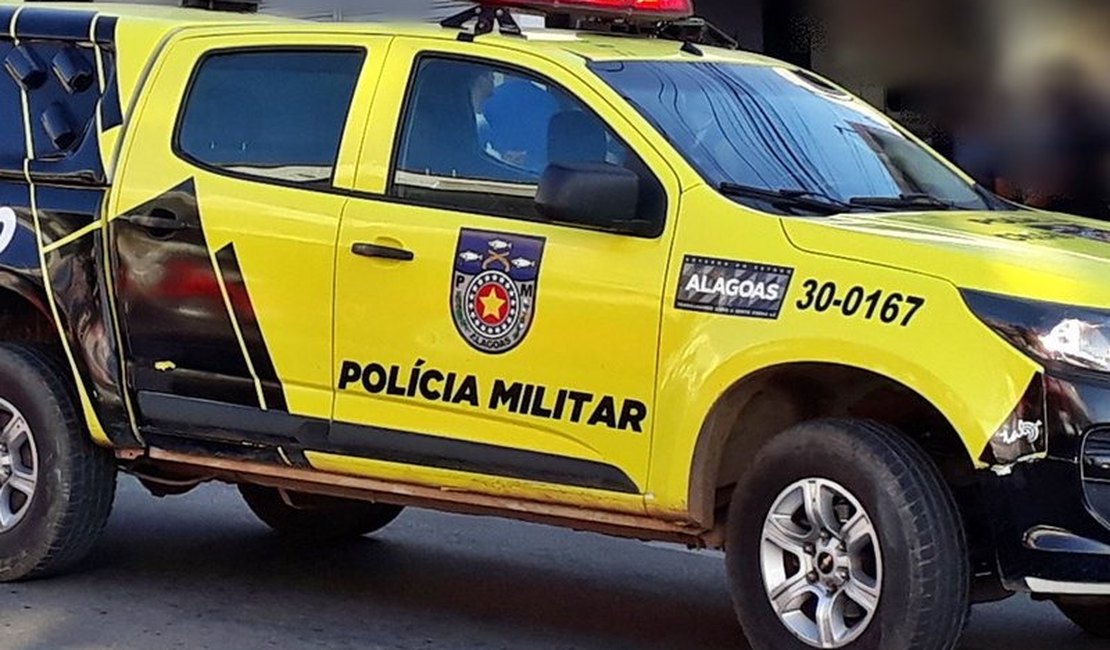 Criminosos invadem casa em Arapiraca e roubam moto, R$ 1 mil e celular