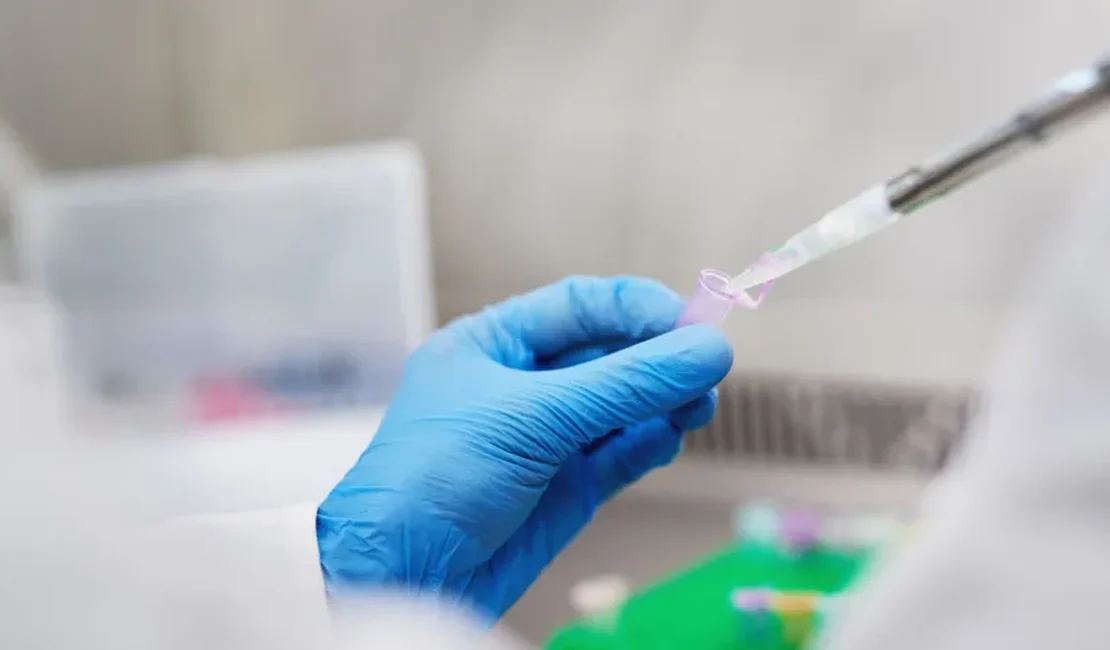 Análise de sangue e urina podem detectar 14 tipos de câncer, diz estudo