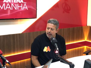 Lula volta a Brasília e tem semana decisiva para acerto com Arthur Lira