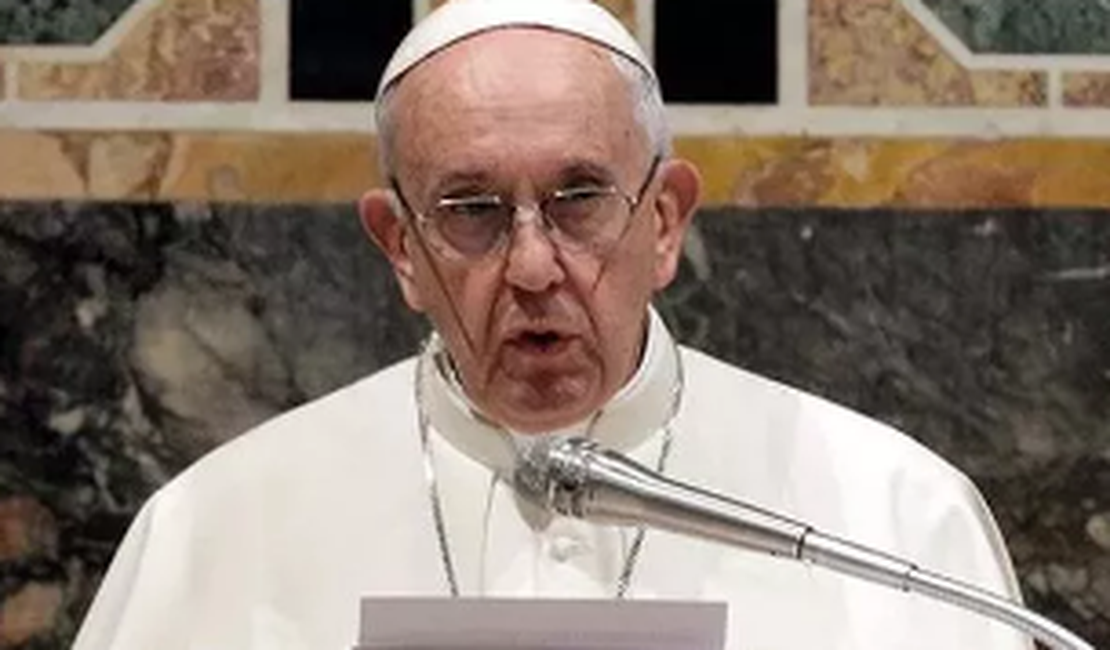 Papa Francisco compara a Hitler políticos que atacam homossexuais, judeus e ciganos