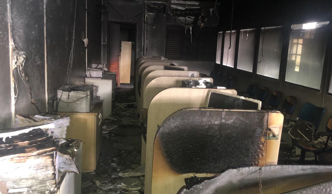 Suposto incêndio criminoso atinge sede do Bolsa Família em Arapiraca