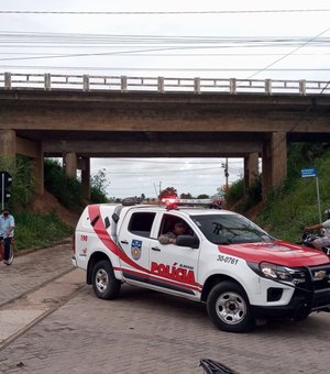 [Vídeo] Motociclista é assaltado por dois homens armados no viaduto da AL 220 em Arapiraca