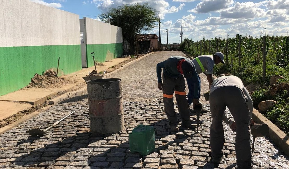 Obra de pavimentação leva mais qualidade de vida à população em Major Izidoro
