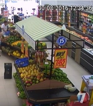 Câmeras de vídeo flagram falsos clientes furtando em supermercado de Arapiraca