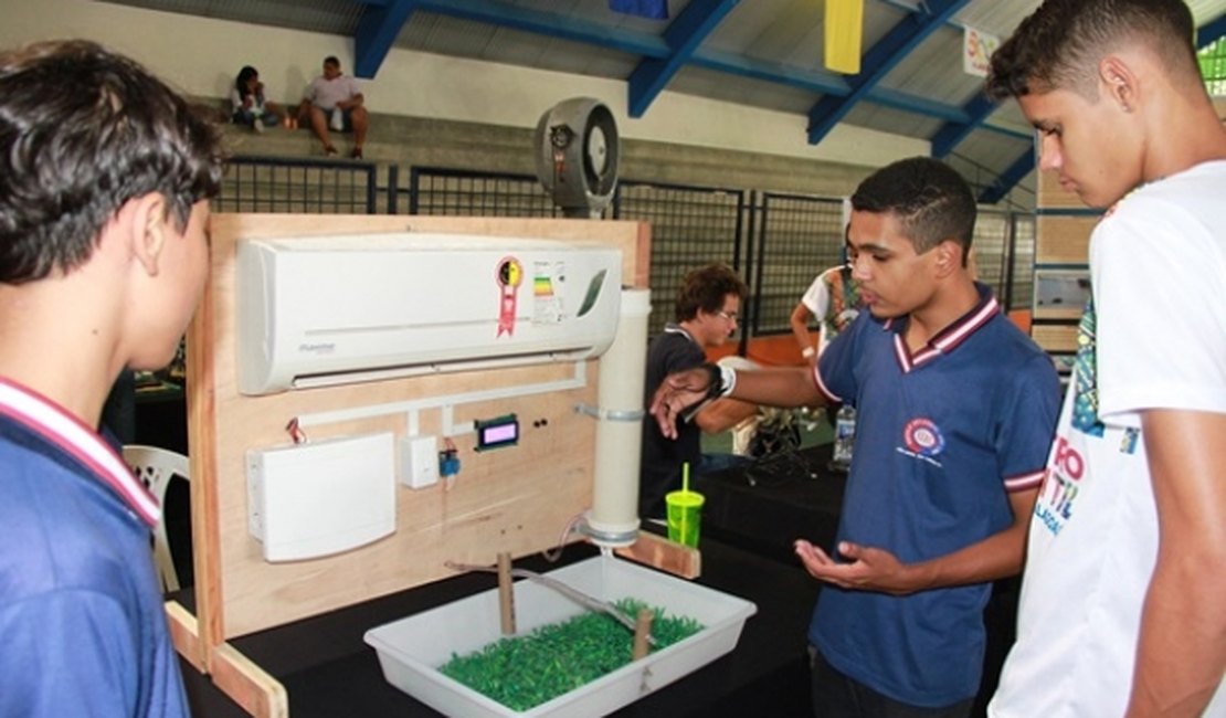 Escolas estaduais levam 17 projetos para Feira de Ciência e Tecnologia em Recife