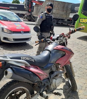 Polícia recupera motocicleta roubada em Arapiraca 
