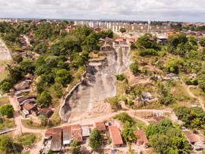 Comunidade da Grota Bom Jesus ganha tranquilidade com conclusão de encosta