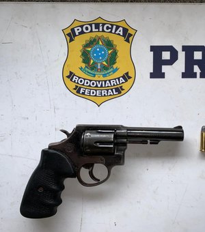 Mais uma pessoa é presa pela PRF por porte ilegal de arma de fogo em Alagoas
