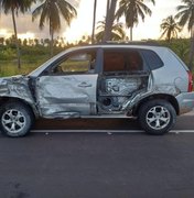 Veículo fica destruído após colisão na AL 101 Sul, em Coruripe