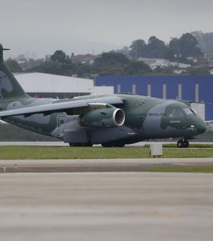 Quinta aeronave da FAB parte de Israel com 215 brasileiros