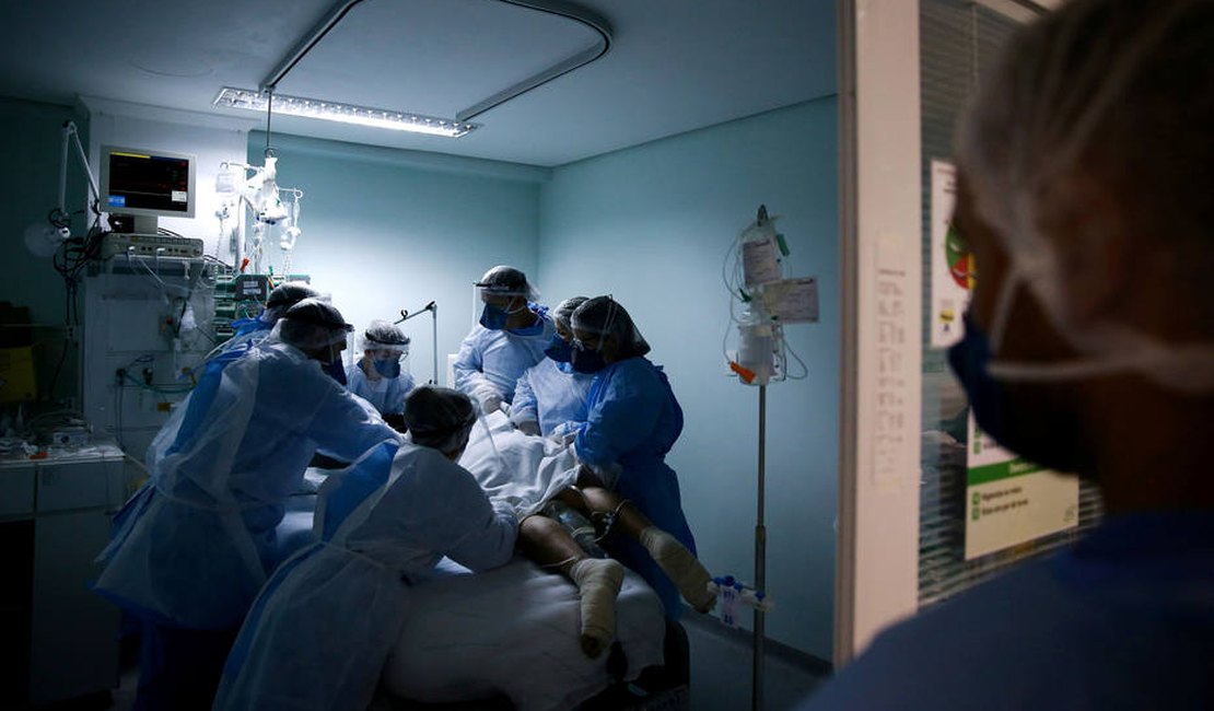 Com ocupação de leitos em UTI em alta, ao menos 11 Estados ampliam restrições para frear a covid