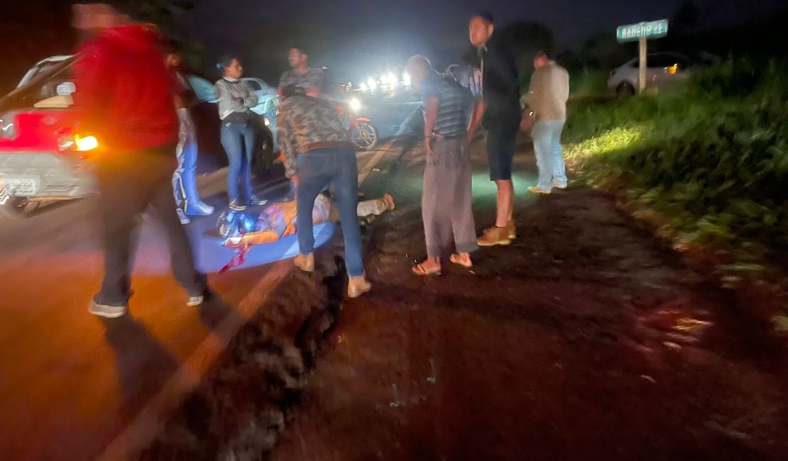 [Vídeo] Acidente na AL 115 entre moto e carro deixa ao menos uma pessoa ferida