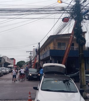 [Vídeo] Empresários têm prejuízos com incêndios em fiação de internet em postes de Arapiraca