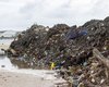 Mais de 400 toneladas de lixo são recolhidas no Salgadinho e na Praia da Avenida