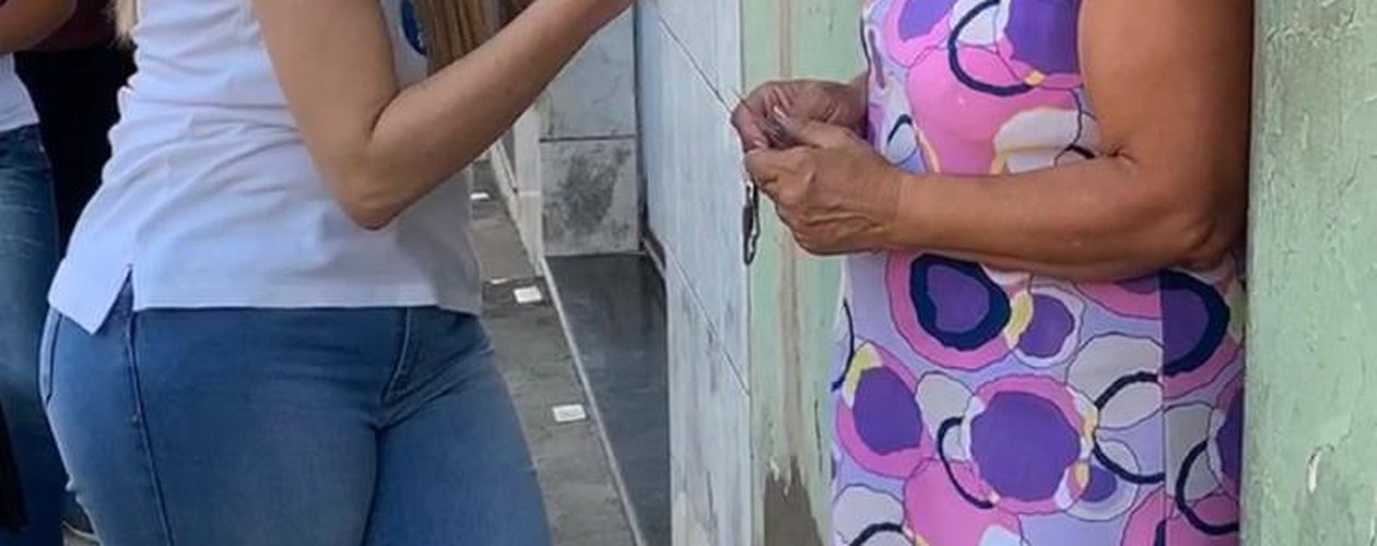 Samea Mascarenhas intensifica campanha porta a porta em Rio Largo